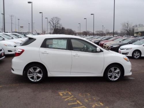Photo Image Gallery & Touchup Paint: Toyota Matrix in Super White   (040)  YEARS: 2009-2013