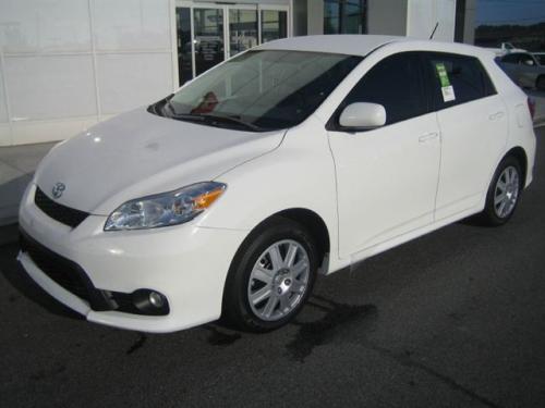 Photo Image Gallery & Touchup Paint: Toyota Matrix in Super White   (040)  YEARS: 2009-2013
