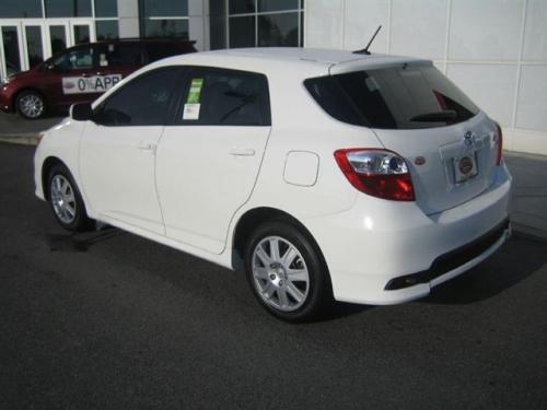 Photo Image Gallery & Touchup Paint: Toyota Matrix in Super White   (040)  YEARS: 2009-2013