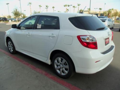 Photo Image Gallery & Touchup Paint: Toyota Matrix in Super White   (040)  YEARS: 2009-2013