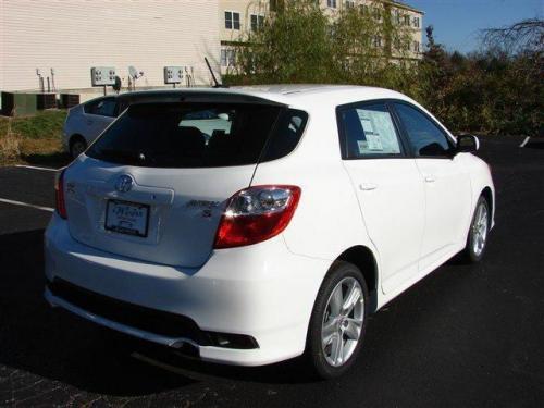 Photo Image Gallery & Touchup Paint: Toyota Matrix in Super White   (040)  YEARS: 2009-2013