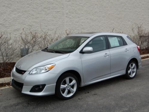 Photo Image Gallery & Touchup Paint: Toyota Matrix in Classic Silver Metallic  (1F7)  YEARS: 2009-2013