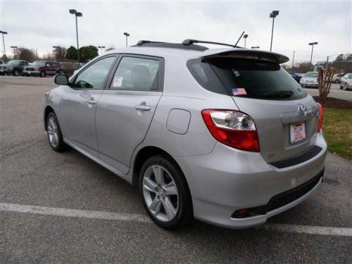 Photo Image Gallery & Touchup Paint: Toyota Matrix in Classic Silver Metallic  (1F7)  YEARS: 2009-2013