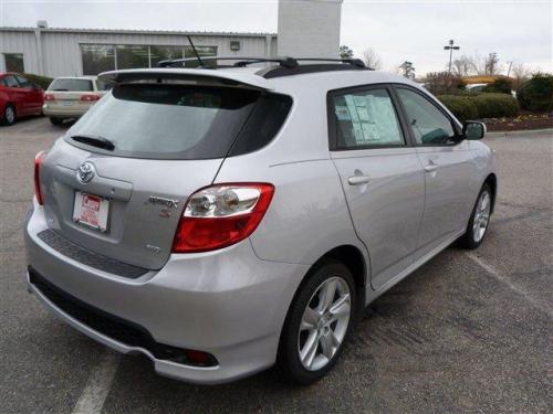 Photo Image Gallery & Touchup Paint: Toyota Matrix in Classic Silver Metallic  (1F7)  YEARS: 2009-2013