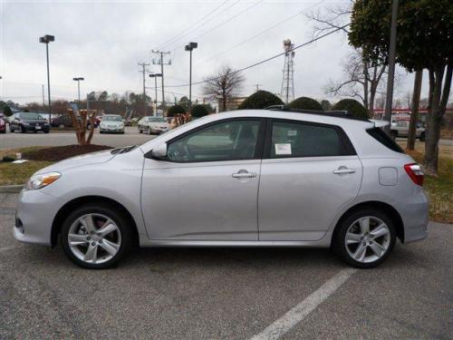 Photo Image Gallery & Touchup Paint: Toyota Matrix in Classic Silver Metallic  (1F7)  YEARS: 2009-2013