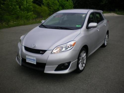 Photo Image Gallery & Touchup Paint: Toyota Matrix in Classic Silver Metallic  (1F7)  YEARS: 2009-2013