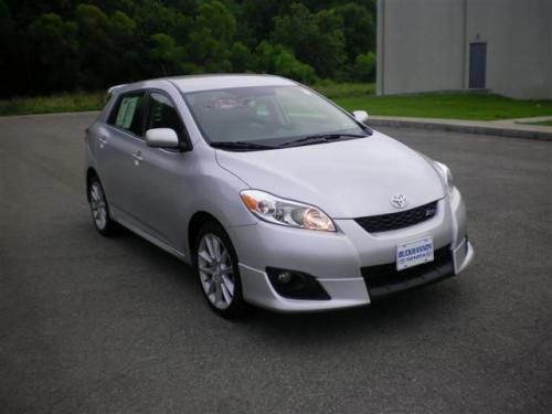 Photo Image Gallery & Touchup Paint: Toyota Matrix in Classic Silver Metallic  (1F7)  YEARS: 2009-2013