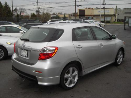 Photo Image Gallery & Touchup Paint: Toyota Matrix in Classic Silver Metallic  (1F7)  YEARS: 2009-2013