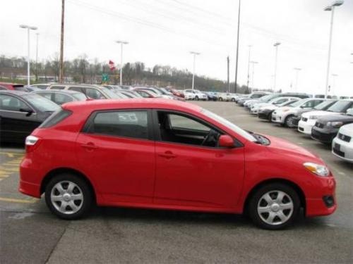 Photo Image Gallery & Touchup Paint: Toyota Matrix in Radiant Red   (3L5)  YEARS: 2009-2012