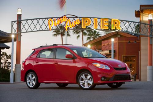 Photo Image Gallery & Touchup Paint: Toyota Matrix in Radiant Red   (3L5)  YEARS: 2009-2012