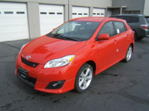 Photo Image Gallery & Touchup Paint: Toyota Matrix in Radiant Red   (3L5)  YEARS: 2009-2012