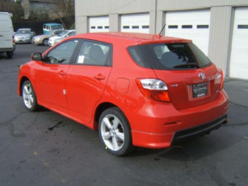 Photo Image Gallery & Touchup Paint: Toyota Matrix in Radiant Red   (3L5)  YEARS: 2009-2012