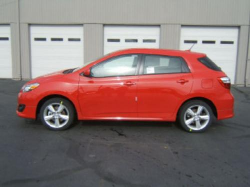Photo Image Gallery & Touchup Paint: Toyota Matrix in Radiant Red   (3L5)  YEARS: 2009-2012