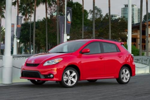 Photo Image Gallery & Touchup Paint: Toyota Matrix in Radiant Red   (3L5)  YEARS: 2009-2012