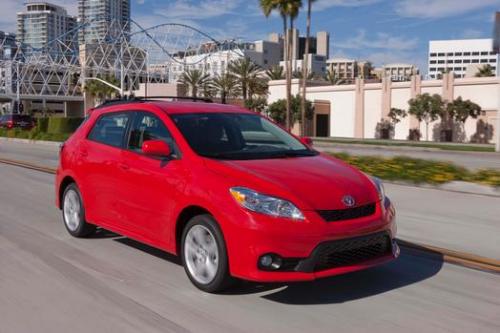 Photo Image Gallery & Touchup Paint: Toyota Matrix in Radiant Red   (3L5)  YEARS: 2009-2012