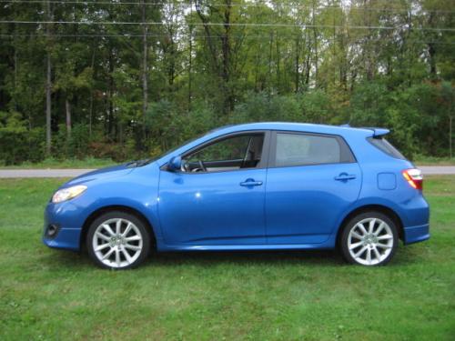 Photo Image Gallery & Touchup Paint: Toyota Matrix in Blue Streak Metallic  (8T7)  YEARS: 2009-2010