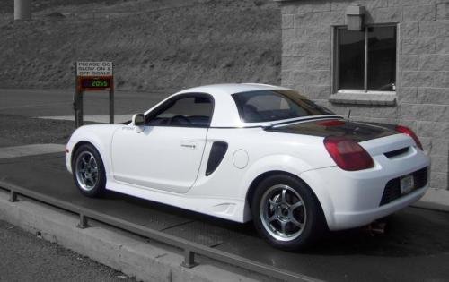 Photo Image Gallery & Touchup Paint: Toyota Mr2 in Super White   (040)  YEARS: 2000-2005