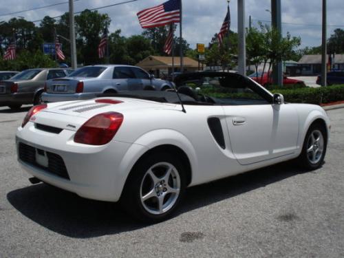 Photo Image Gallery & Touchup Paint: Toyota Mr2 in Super White   (040)  YEARS: 2000-2005