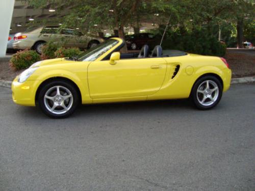 Photo Image Gallery & Touchup Paint: Toyota Mr2 in Solar Yellow   (576)  YEARS: 2000-2005