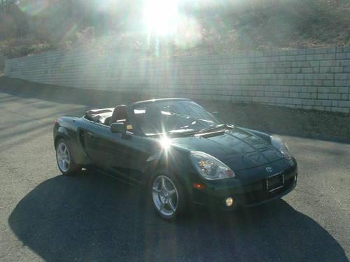 Photo Image Gallery & Touchup Paint: Toyota Mr2 in Electric Green Mica  (6R4)  YEARS: 2001-2005