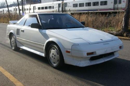 Photo Image Gallery & Touchup Paint: Toyota Mr2 in Super White   (040)  YEARS: 1985-1988