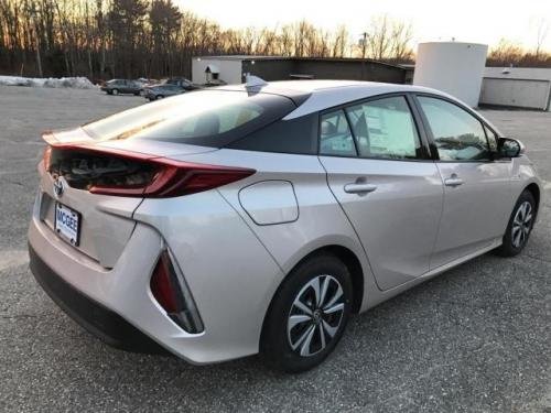 Photo Image Gallery & Touchup Paint: Toyota Prius in Titanium Glow   (4X1)  YEARS: 2017-2017