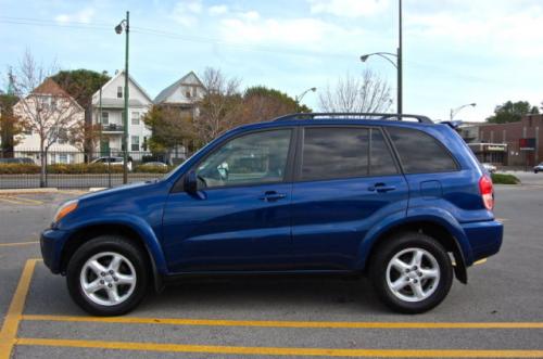 Photo Image Gallery & Touchup Paint: Toyota Rav4 in Spectra Blue Mica  (8M6)  YEARS: 2001-2005