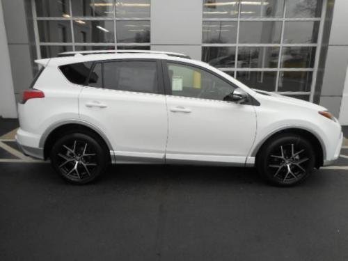 Photo Image Gallery & Touchup Paint: Toyota Rav4 in Superwhite On Classicsilver  (040S)  YEARS: 2016-2016