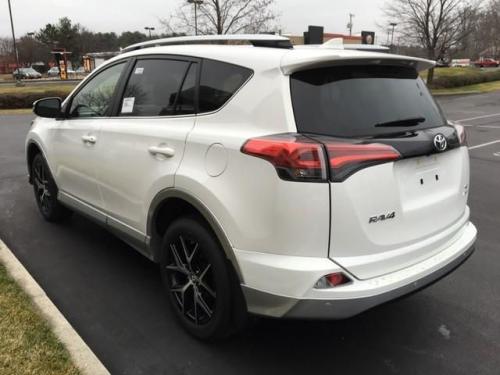 Photo Image Gallery & Touchup Paint: Toyota Rav4 in Superwhite On Classicsilver  (040S)  YEARS: 2016-2016