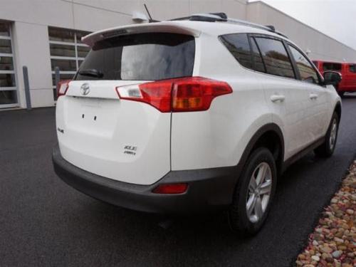 Photo Image Gallery & Touchup Paint: Toyota Rav4 in Super White   (040)  YEARS: 2016-2017