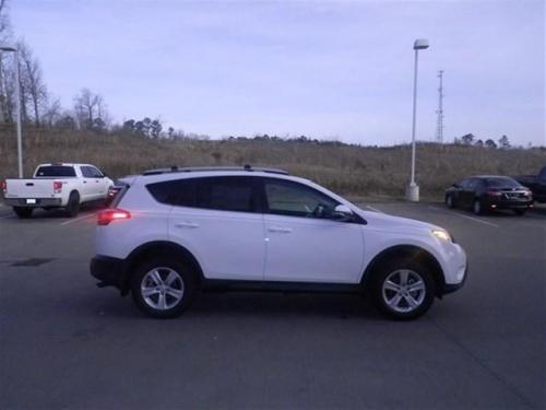 Photo Image Gallery & Touchup Paint: Toyota Rav4 in Super White   (040)  YEARS: 2016-2017