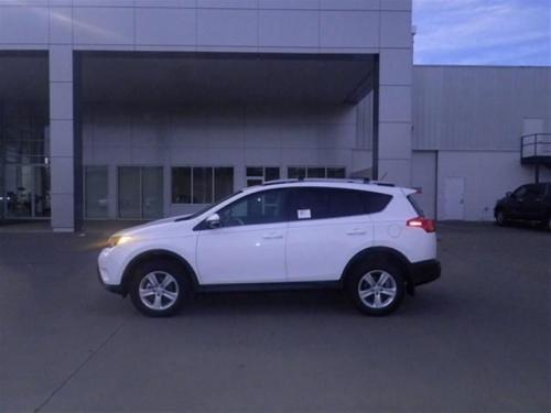 Photo Image Gallery & Touchup Paint: Toyota Rav4 in Super White   (040)  YEARS: 2016-2017