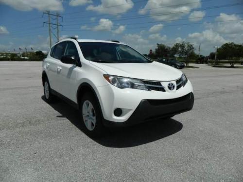 Photo Image Gallery & Touchup Paint: Toyota Rav4 in Super White   (040)  YEARS: 2016-2017