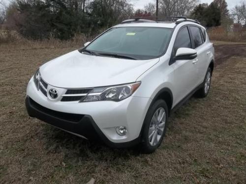 Photo Image Gallery & Touchup Paint: Toyota Rav4 in Blizzard Pearl   (070)  YEARS: 2013-2017