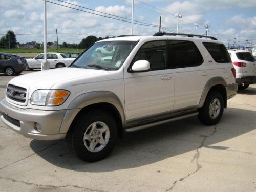 Photo of a 2001-2004 Toyota Sequoia in Natural White on Warm Silver (paint color code 056A