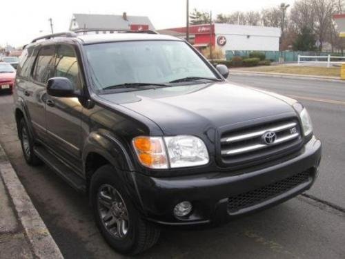 Photo of a 2001-2007 Toyota Sequoia in Black (paint color code 202