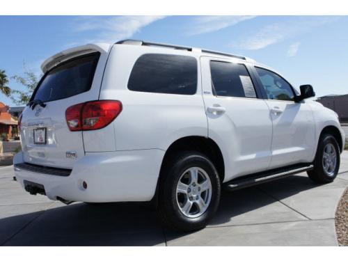 Photo Image Gallery & Touchup Paint: Toyota Sequoia in Super White   (040)  YEARS: 2018-2018