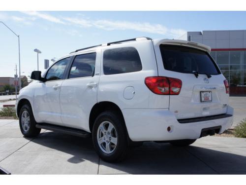 Photo Image Gallery & Touchup Paint: Toyota Sequoia in Super White   (040)  YEARS: 2018-2018