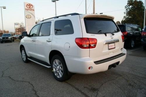 Photo Image Gallery & Touchup Paint: Toyota Sequoia in Blizzard Pearl   (070)  YEARS: 2010-2017