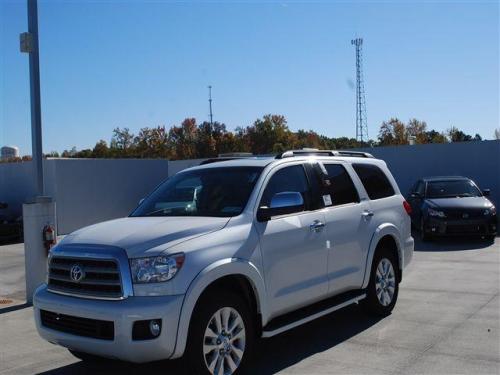 Photo Image Gallery & Touchup Paint: Toyota Sequoia in Blizzard Pearl   (070)  YEARS: 2018-2018