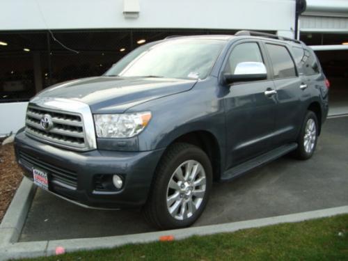Photo Image Gallery: Toyota Sequoia in Slate Metallic   (1F9)  YEARS: -