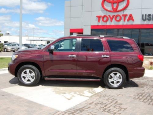 Photo Image Gallery: Toyota Sequoia in Cassis Pearl   (3Q7)  YEARS: -
