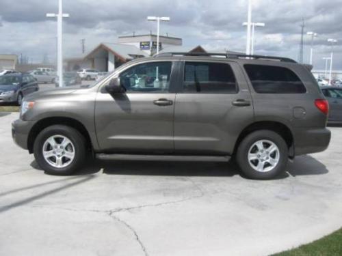 Photo Image Gallery: Toyota Sequoia in Pyrite Mica   (4T3)  YEARS: -