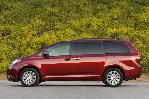 Photo Image Gallery & Touchup Paint: Toyota Sienna in Salsa Red Pearl  (3Q3)  YEARS: 2011-2017