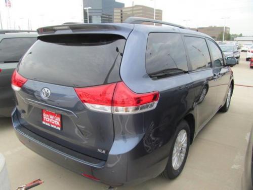 Photo Image Gallery & Touchup Paint: Toyota Sienna in Shoreline Blue Pearl  (8V5)  YEARS: 2013-2017