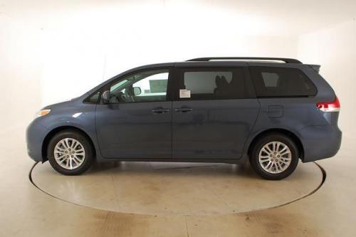 Photo Image Gallery & Touchup Paint: Toyota Sienna in Shoreline Blue Pearl  (8V5)  YEARS: 2013-2017