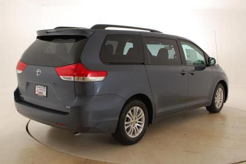 Photo Image Gallery & Touchup Paint: Toyota Sienna in Shoreline Blue Pearl  (8V5)  YEARS: 2013-2017