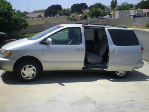 Photo Image Gallery & Touchup Paint: Toyota Sienna in Lunar Mist Metallic  (1C8)  YEARS: 2002-2003