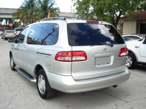 Photo Image Gallery & Touchup Paint: Toyota Sienna in Lunar Mist Metallic  (1C8)  YEARS: 2002-2003