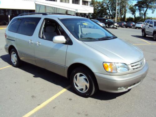 Photo Image Gallery & Touchup Paint: Toyota Sienna in Silver Shadow Pearl  (1D7)  YEARS: 2001-2003